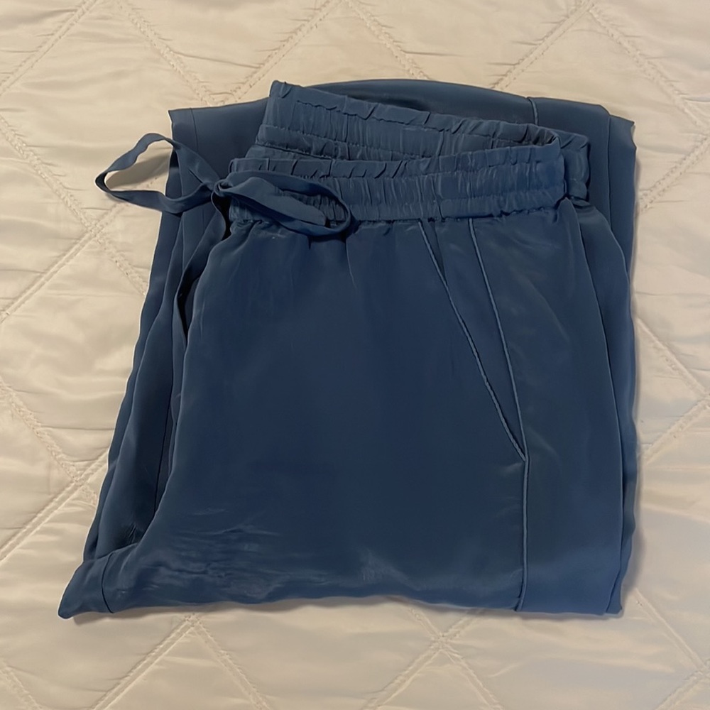 Johnny Was silk pants with drawstring. Blueish grey in colour. Size S